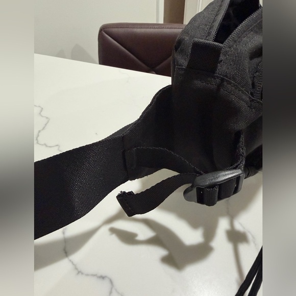 Converse Black Crossbody Bag - Picture 4 of 12